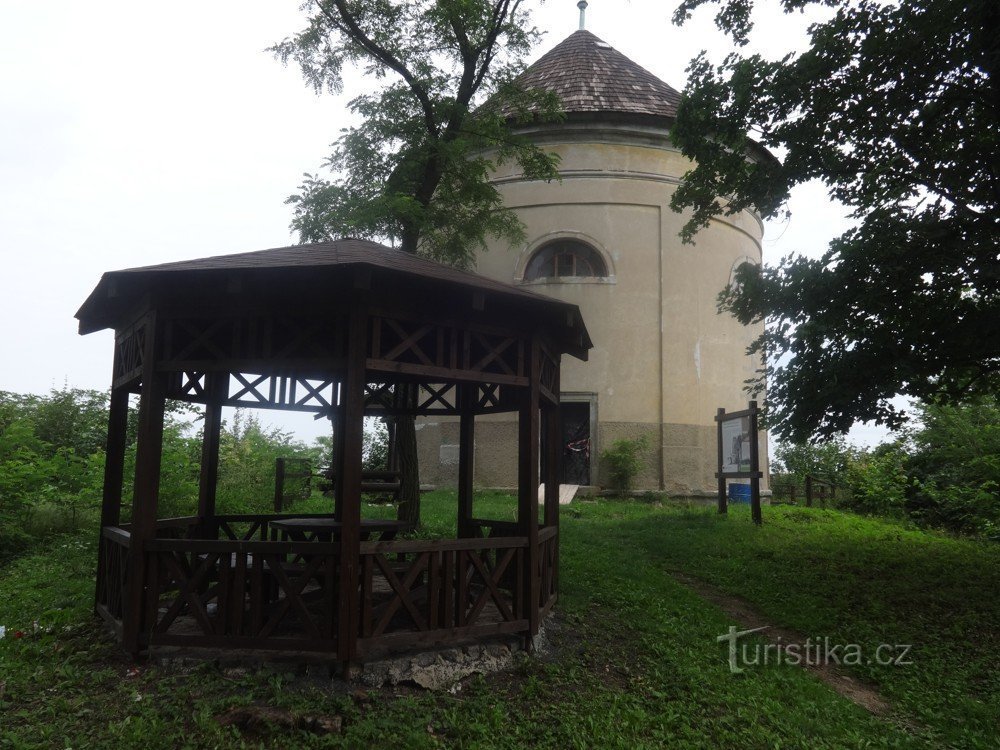 San Petersburgo - ruinas del castillo