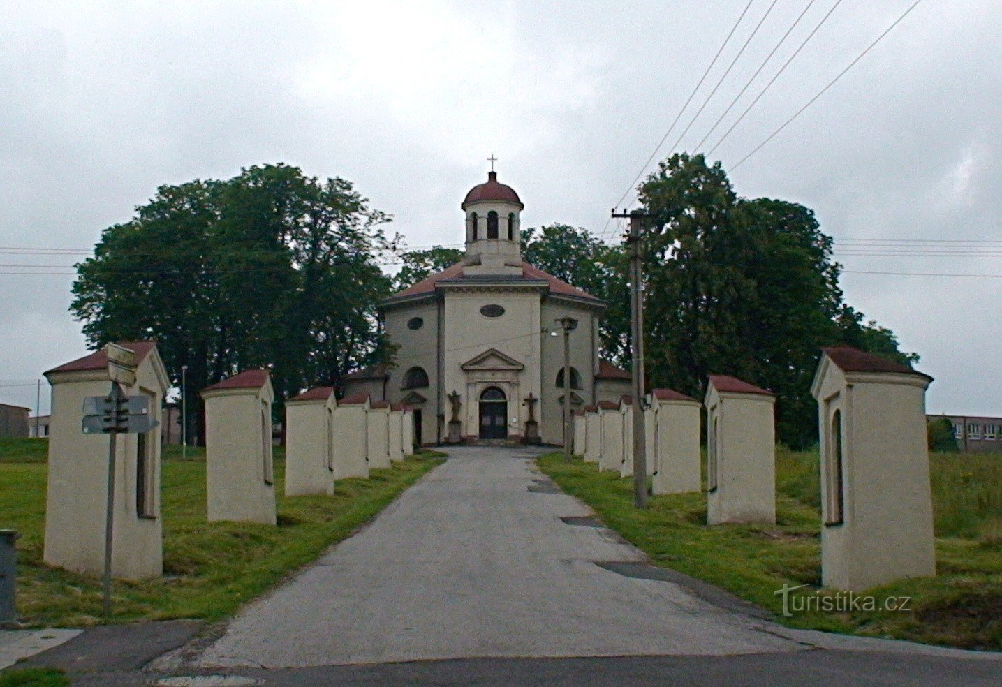 Pyhän Petřvaldin kirkko Henrik kappeleiden kanssa