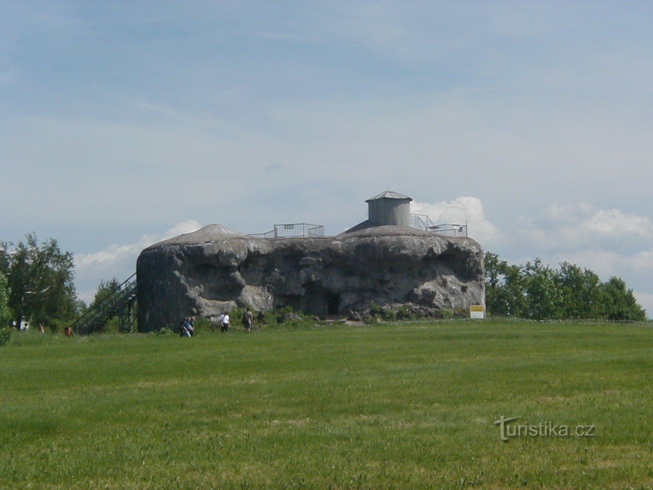 Крепость Доброшов - Бревенчатый домик Мустек