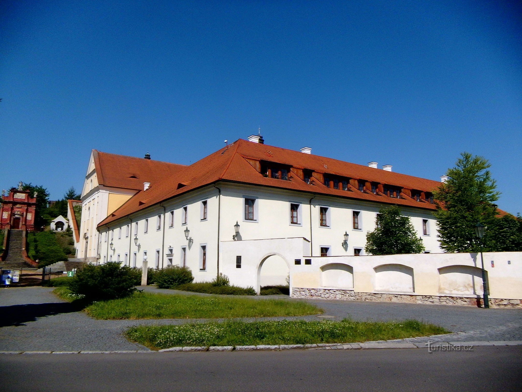 Piaristični samostan Ostrov nad ohří