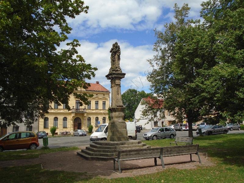 pilíř se sochou sv. Anny Samotřetí