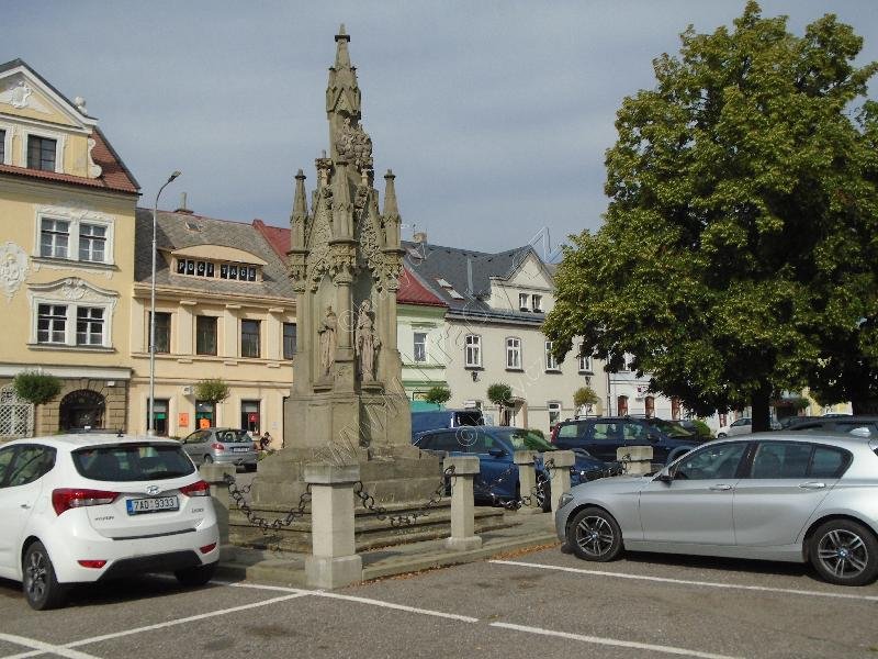 pilíř se sousoším Nejsvětější Trojice