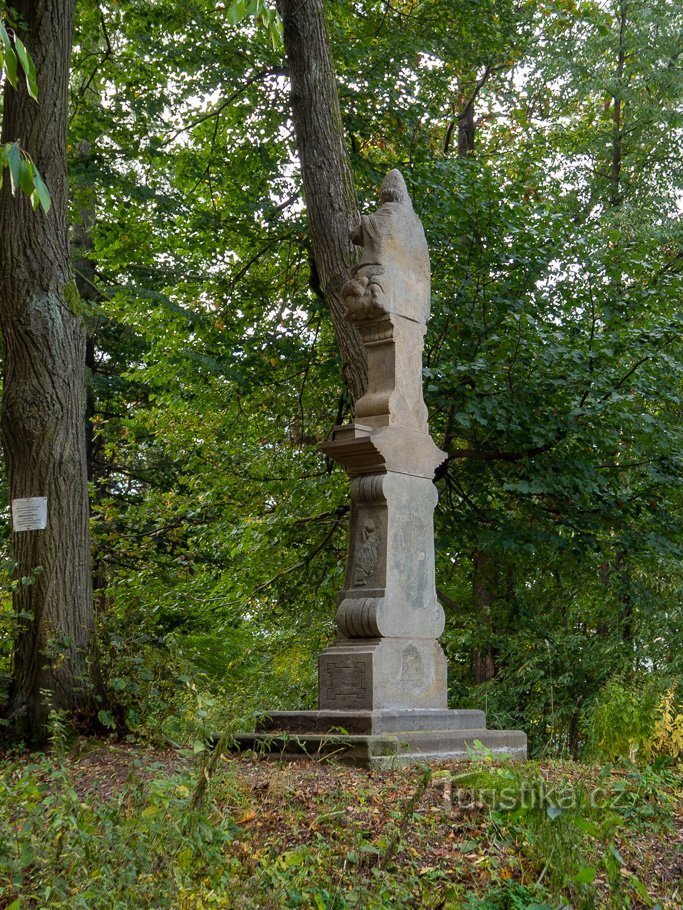 Písařov - beeldhouwwerk van de Heilige Drie-eenheid