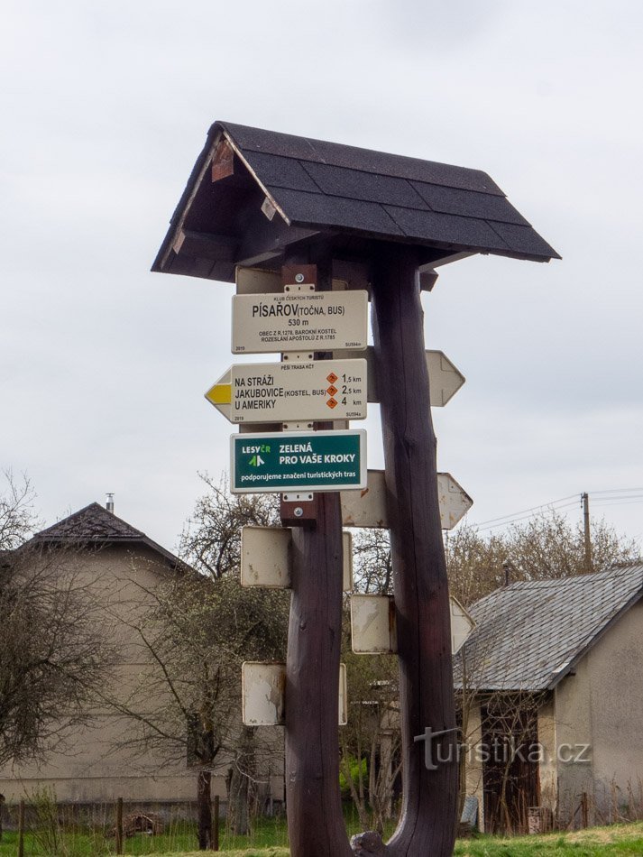 Pisařov Drehkreuz des Busses