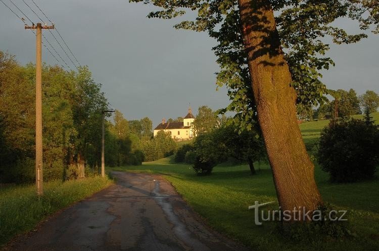 Písečná près de Žamberka: Vue de l'église St. Kateřiny à Písečná