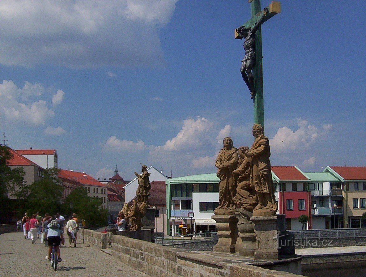 Písek - Stenen brug - Golgotha ​​en het standbeeld van St. J. Nepomucký - Foto: Ulrych Mir.