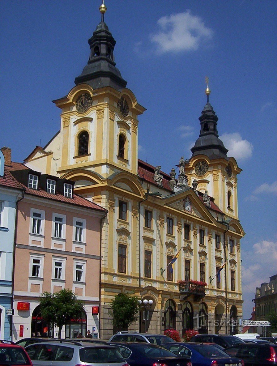 Písek-Velké náměstí-バロック様式の市庁舎-写真: Ulrych Mir.