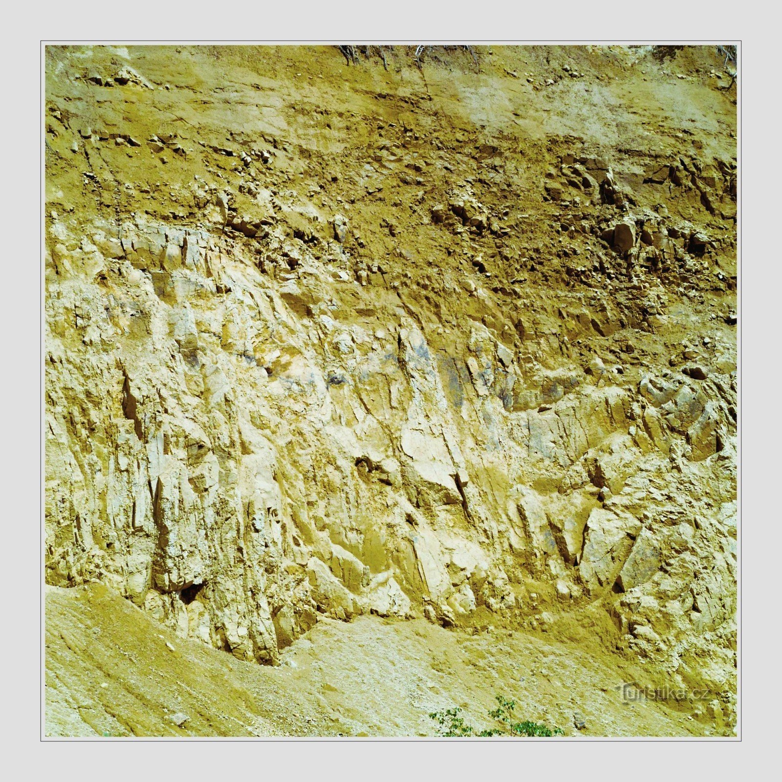 砂岩の壁