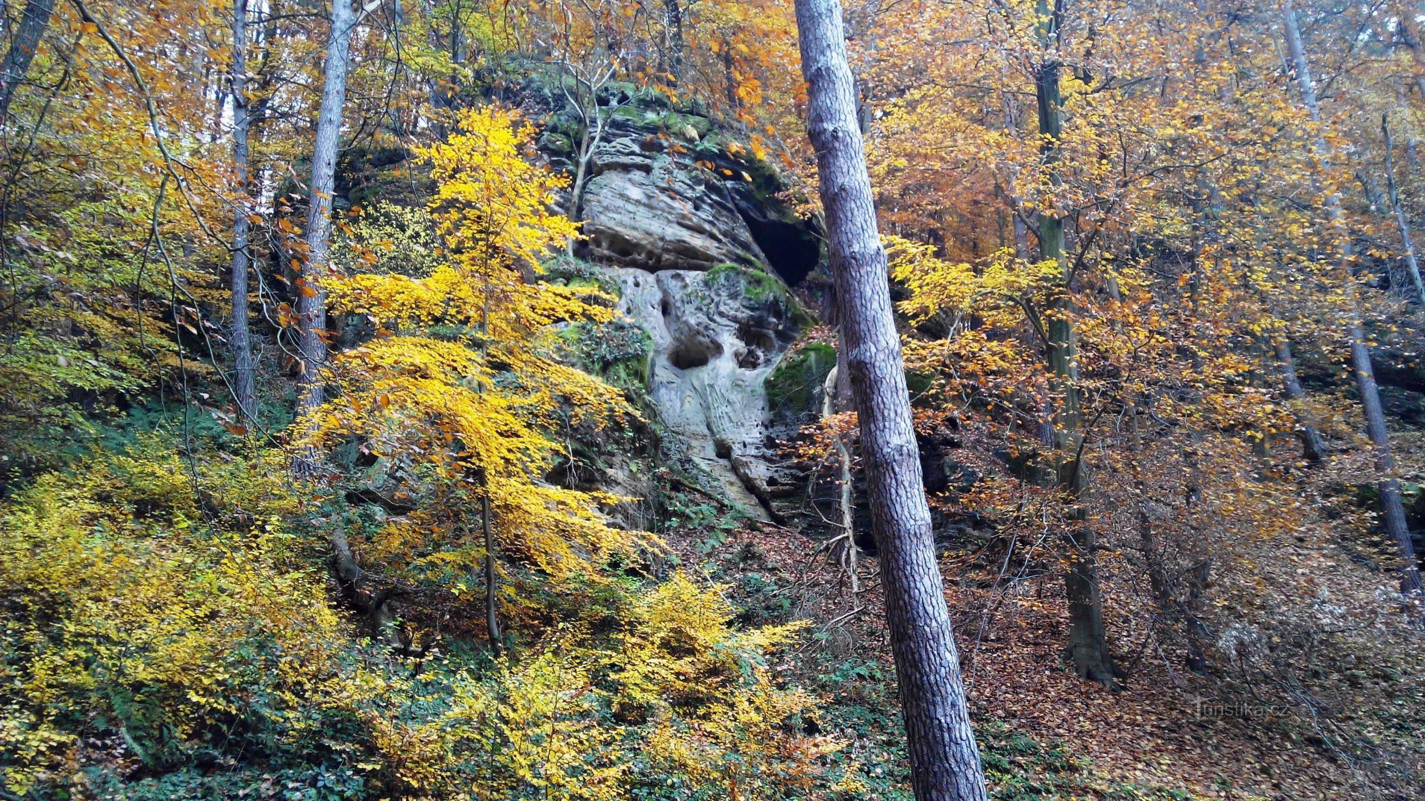 tours de grès - ressemble à un visage