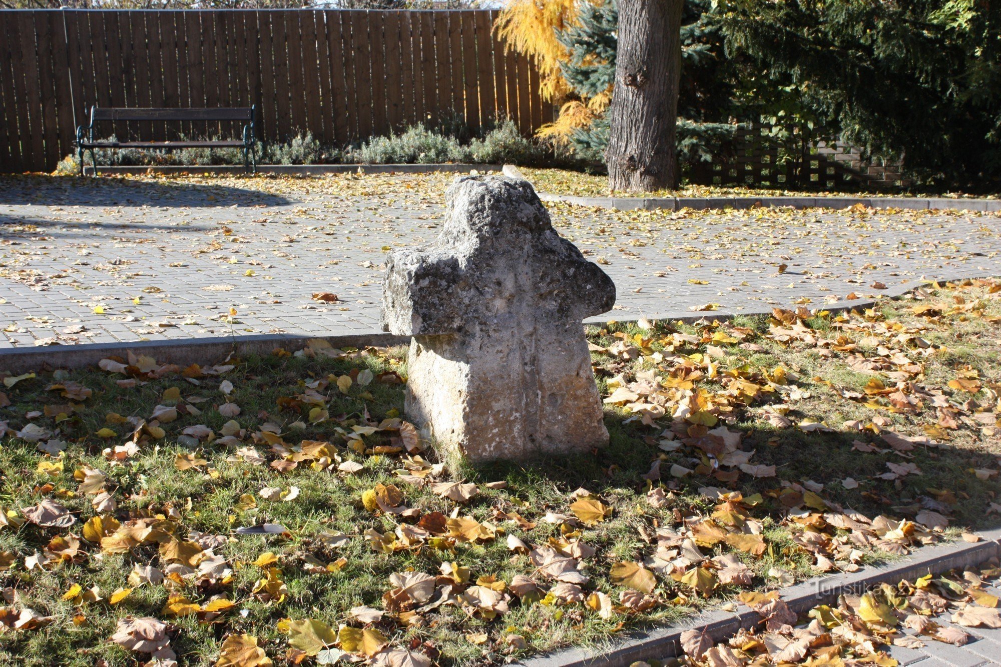 Croix de réconciliation en grès