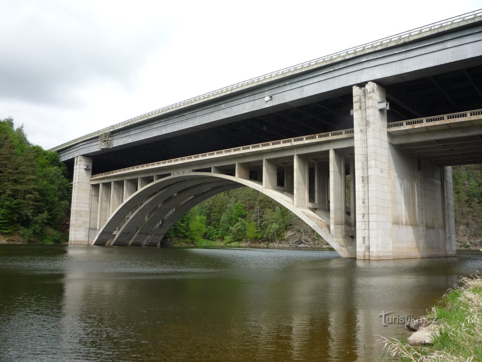 Pišt - highway double bridge (PE)