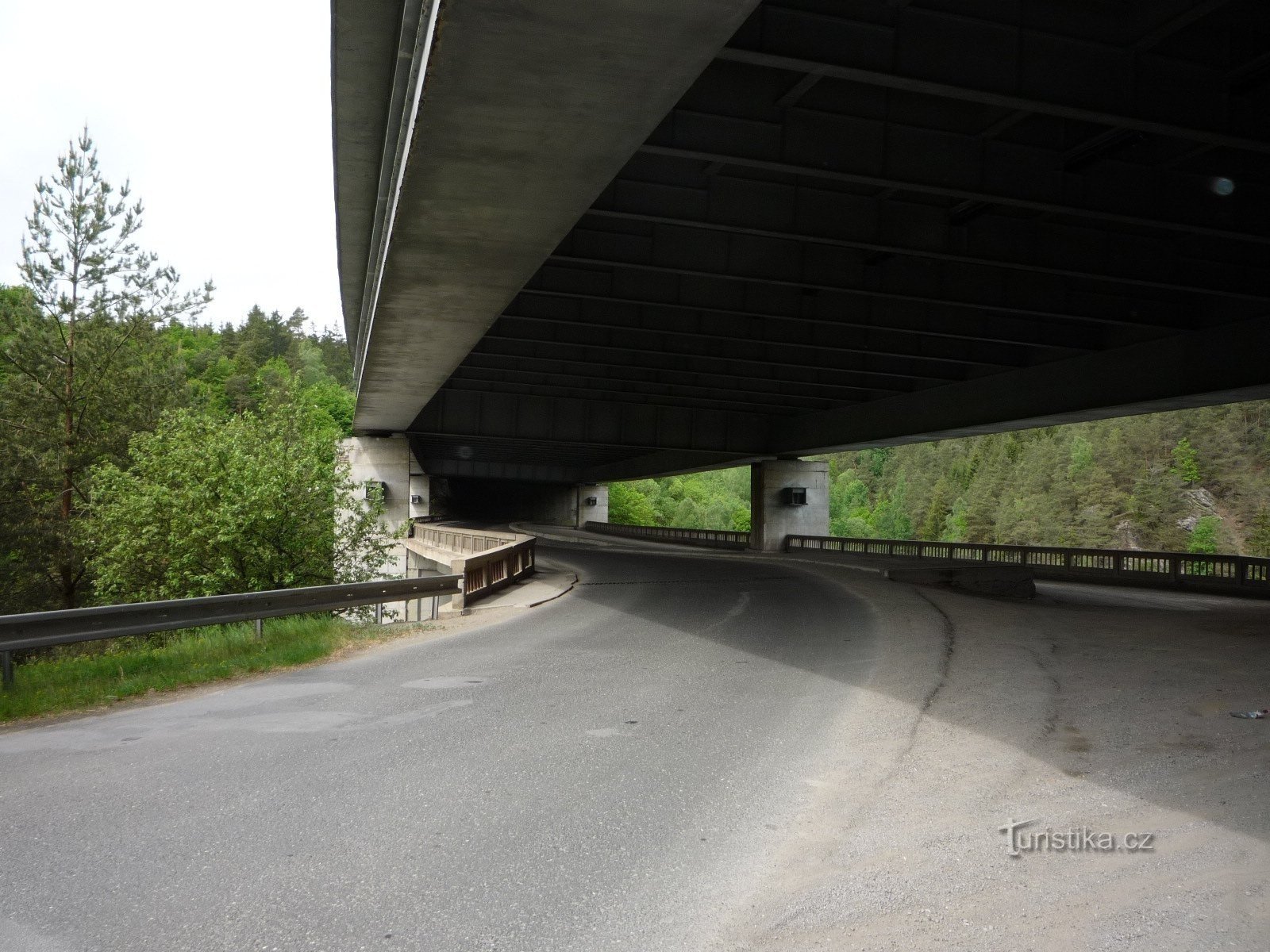 Pišt - διπλή γέφυρα αυτοκινητόδρομου (PE)