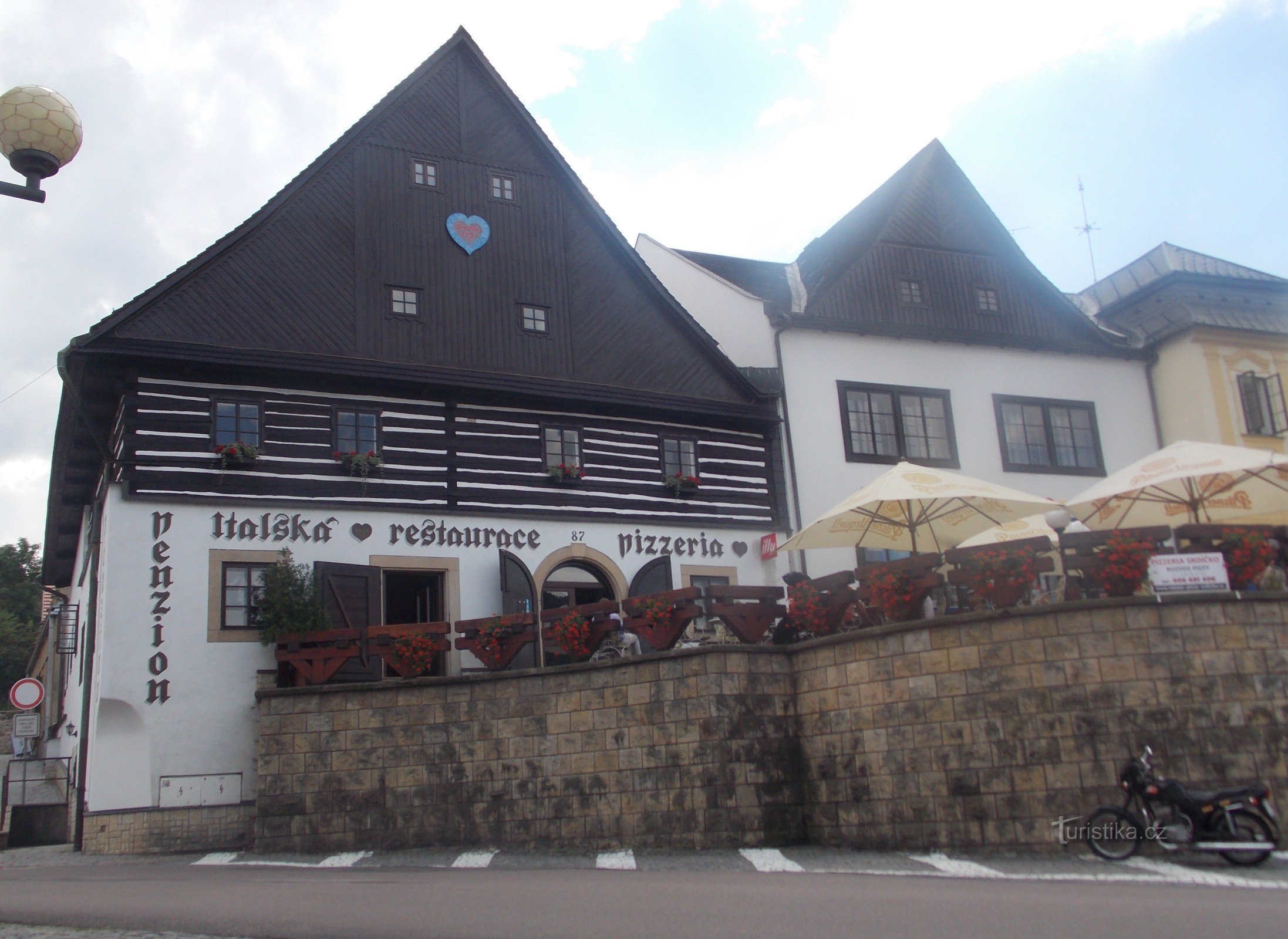 Pizzéria és Panzió, a Srdíčko nevű ház Jablonné nad Orlicíban