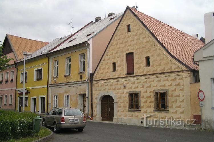 Planá: houses on the square