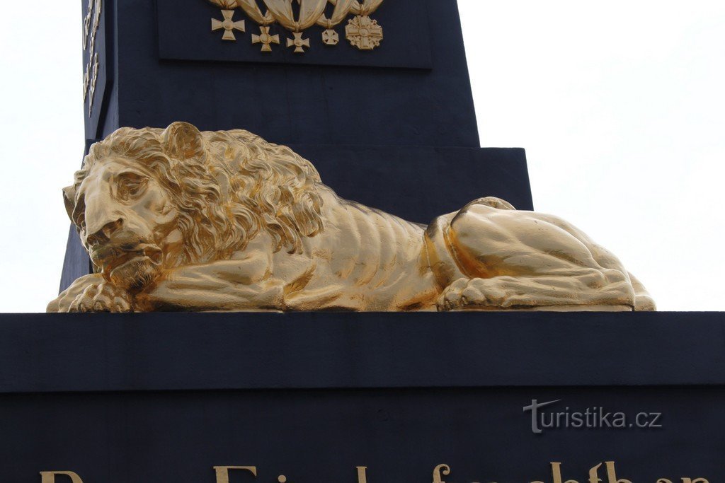 Skulptur af en løve