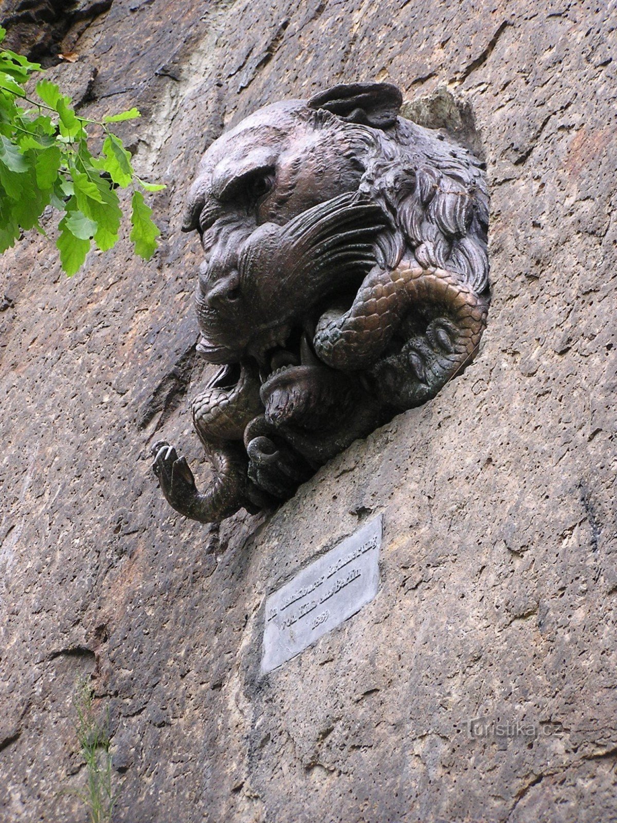 Sculptuur van een leeuwin - 25.5.2004/XNUMX/XNUMX