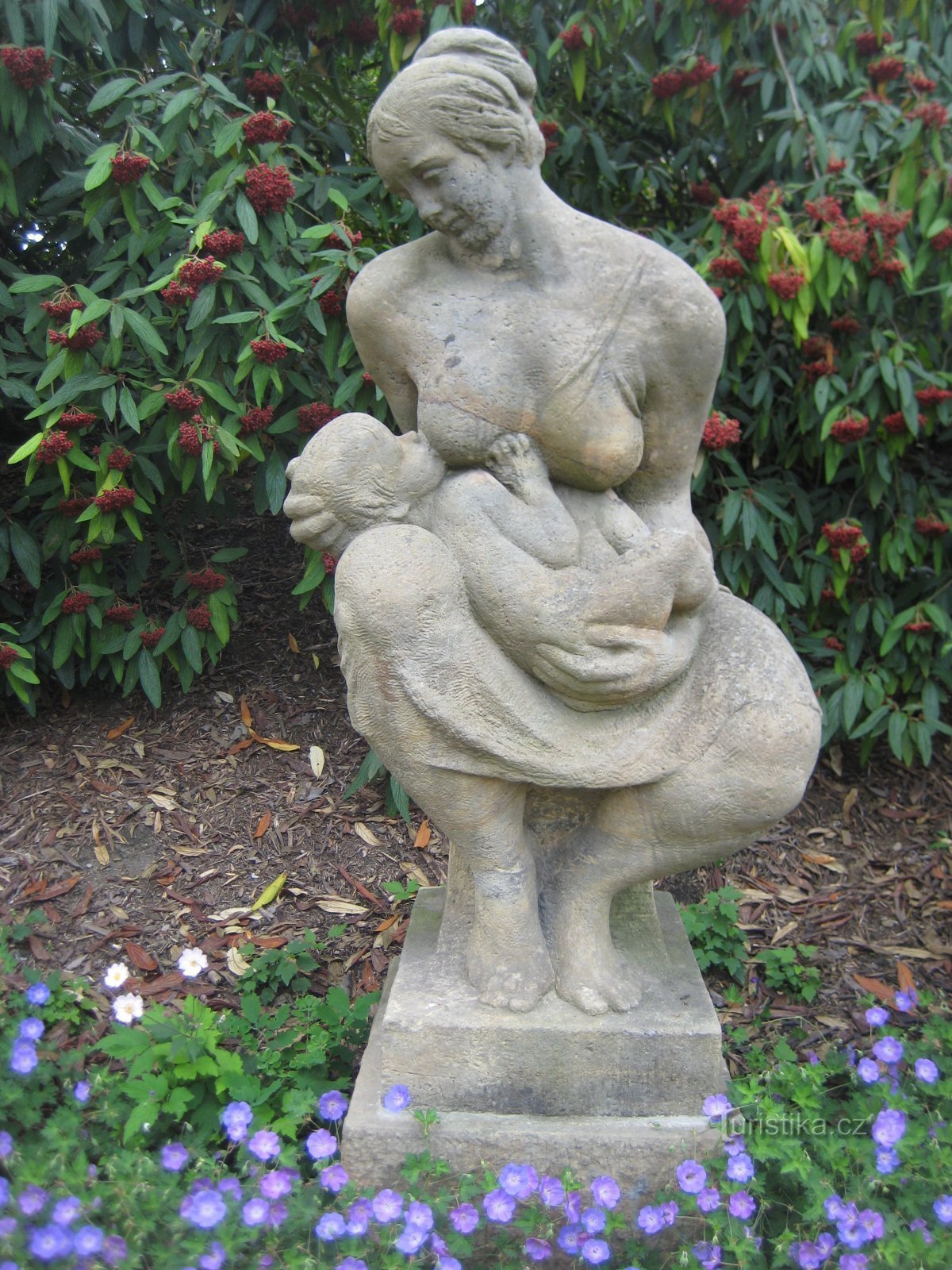 Sculptuur Moederschap - Štěpán Kotrba - Pardubice