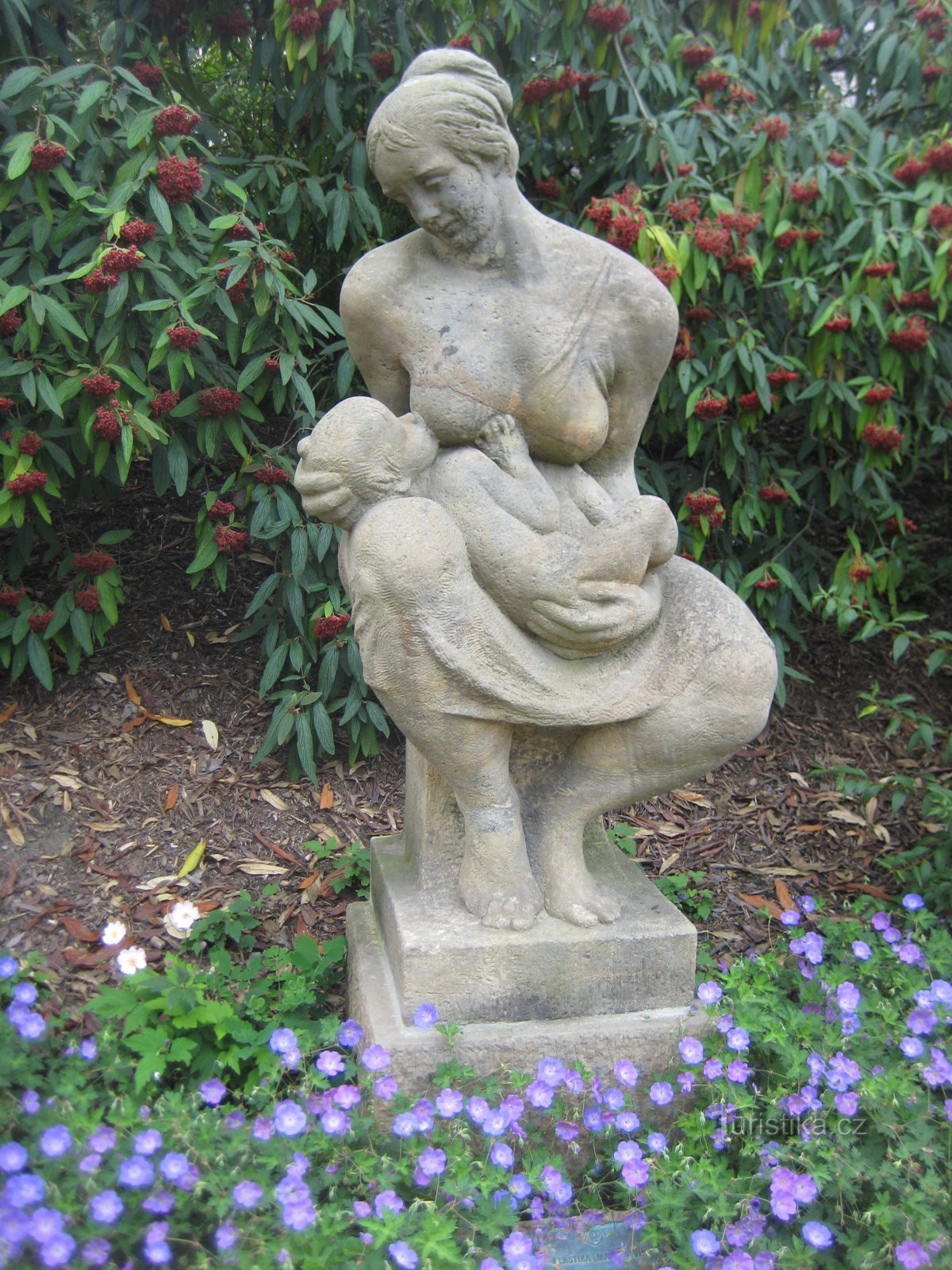 Skulptur Mutterschaft - Štěpán Kotrba - Pardubice