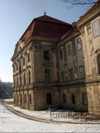 Plasy - Kloster: Cistercienserkloster i dalen vid floden Střela, grundat före år 1