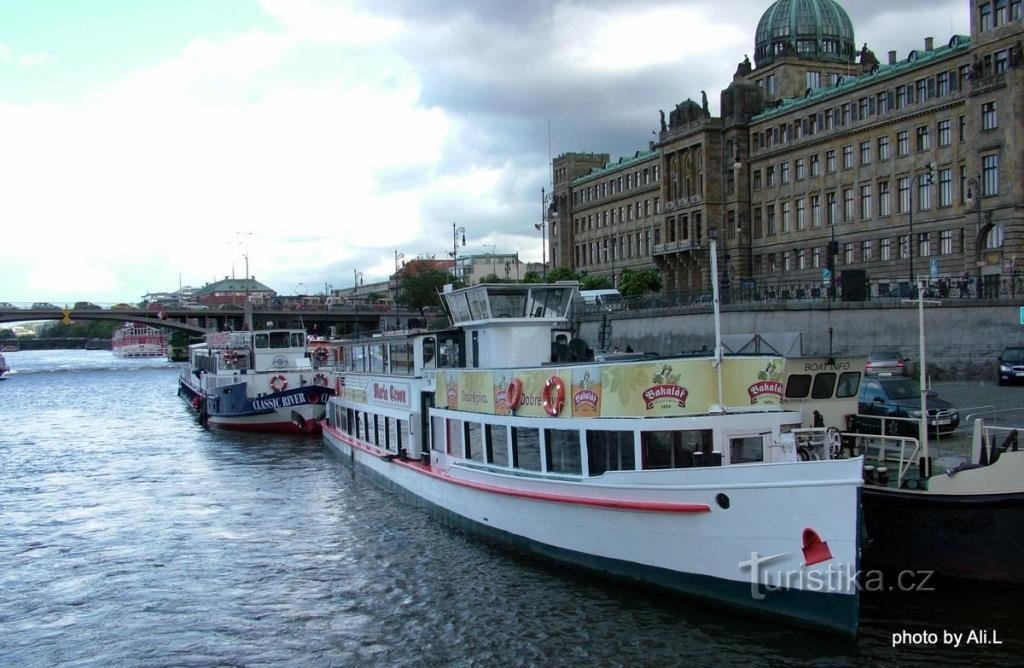Križarjenje po Vltavi na češki ladji - 1.6.2012. junij XNUMX