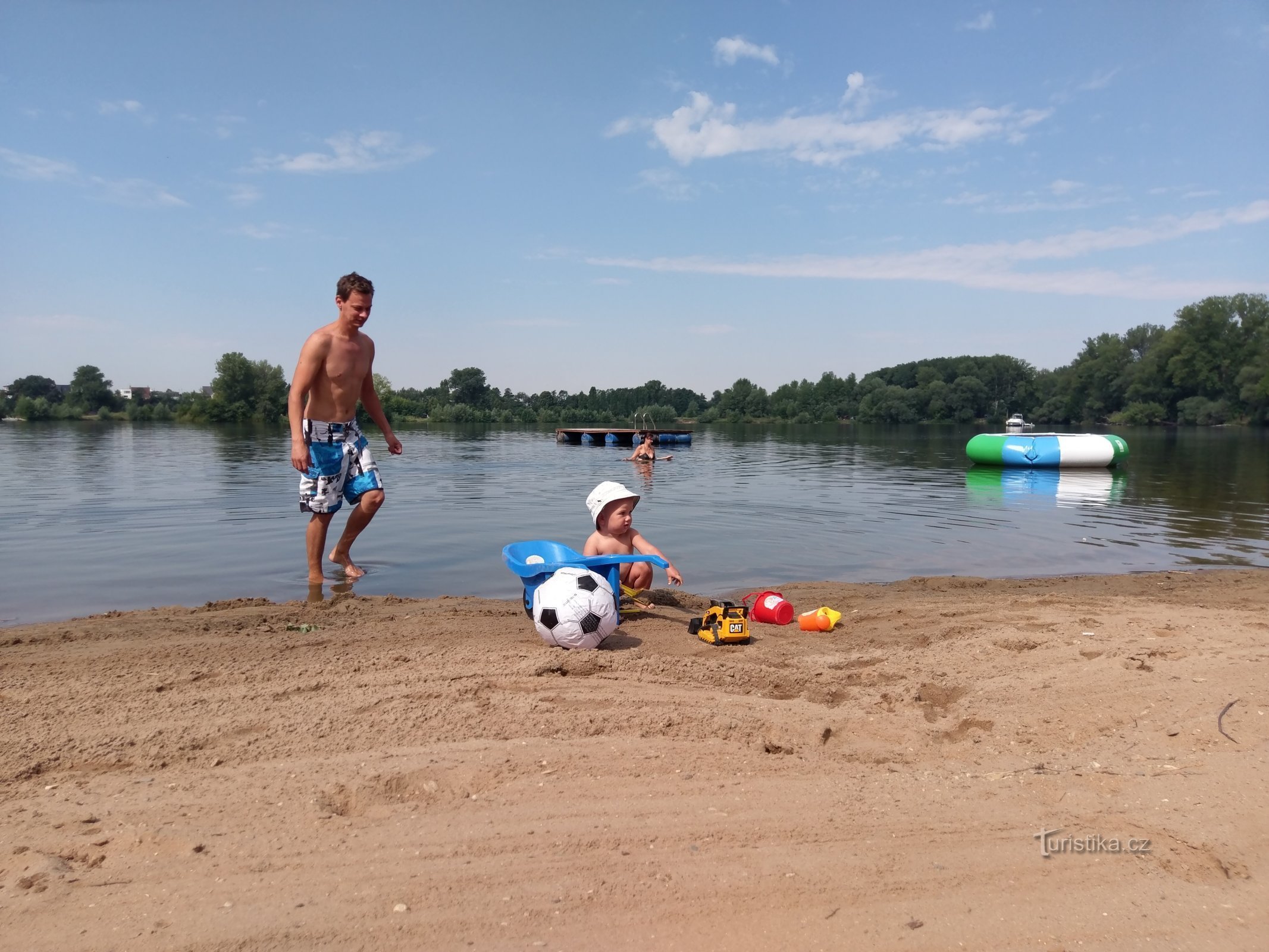 A strand nagy és tiszta