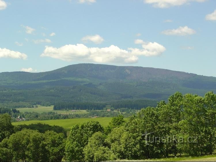 Plechý: khối núi Trojmezná và Plechý od Želnava