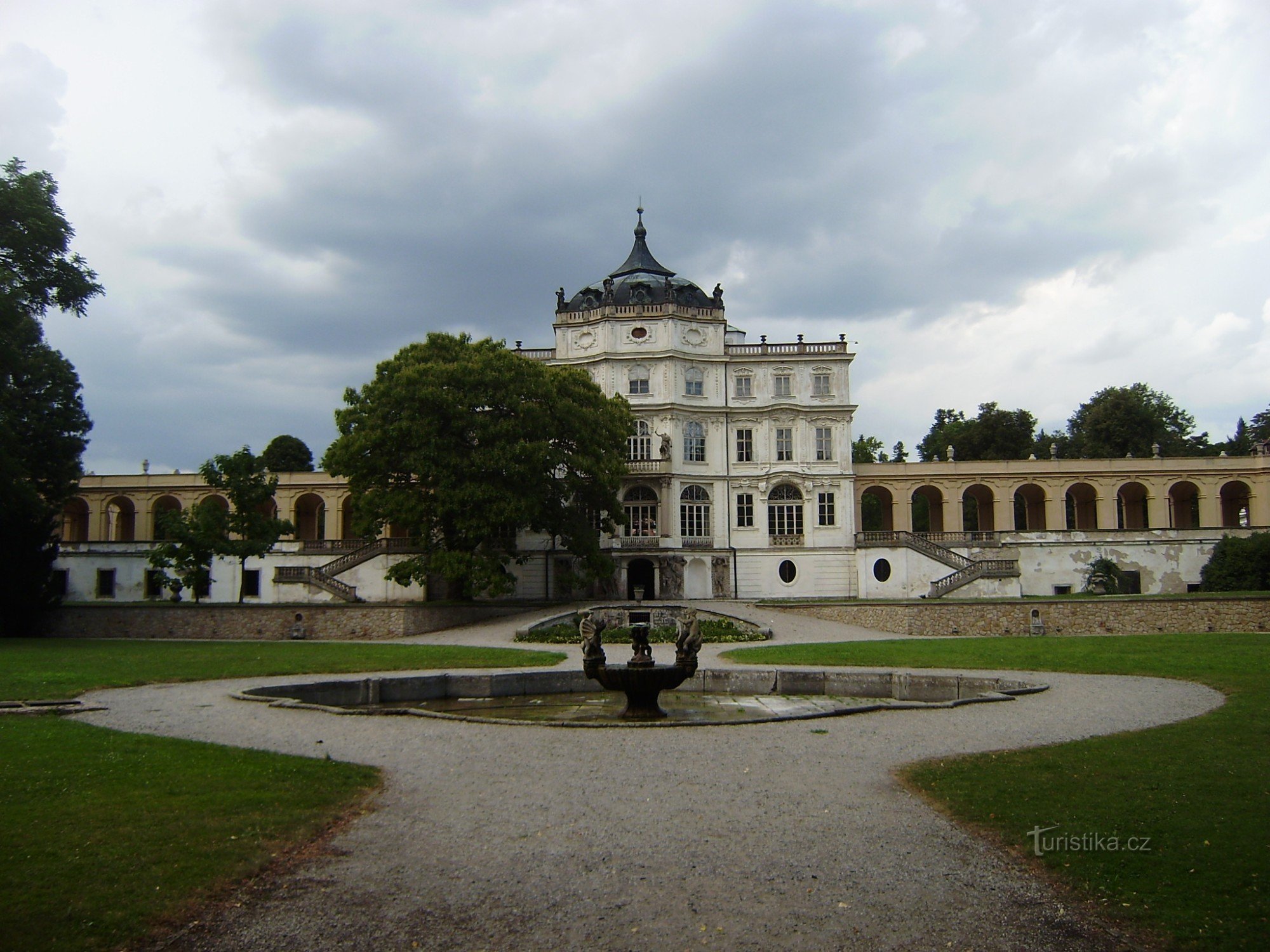 Ploskovice - castel
