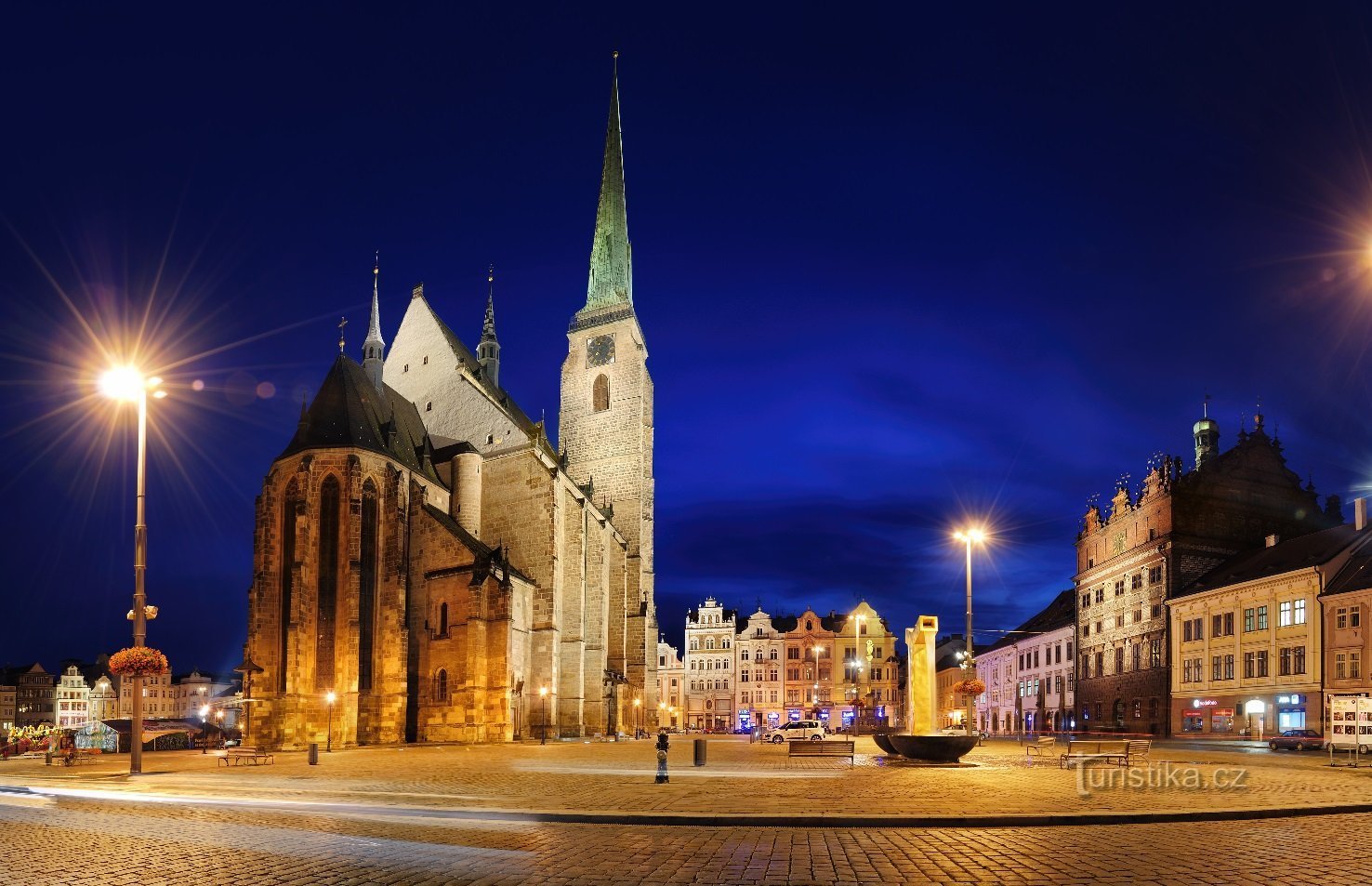 Pilsen freut sich auf Touristen. Sie können die Schönheit der Stadt aus allen Blickwinkeln erkunden