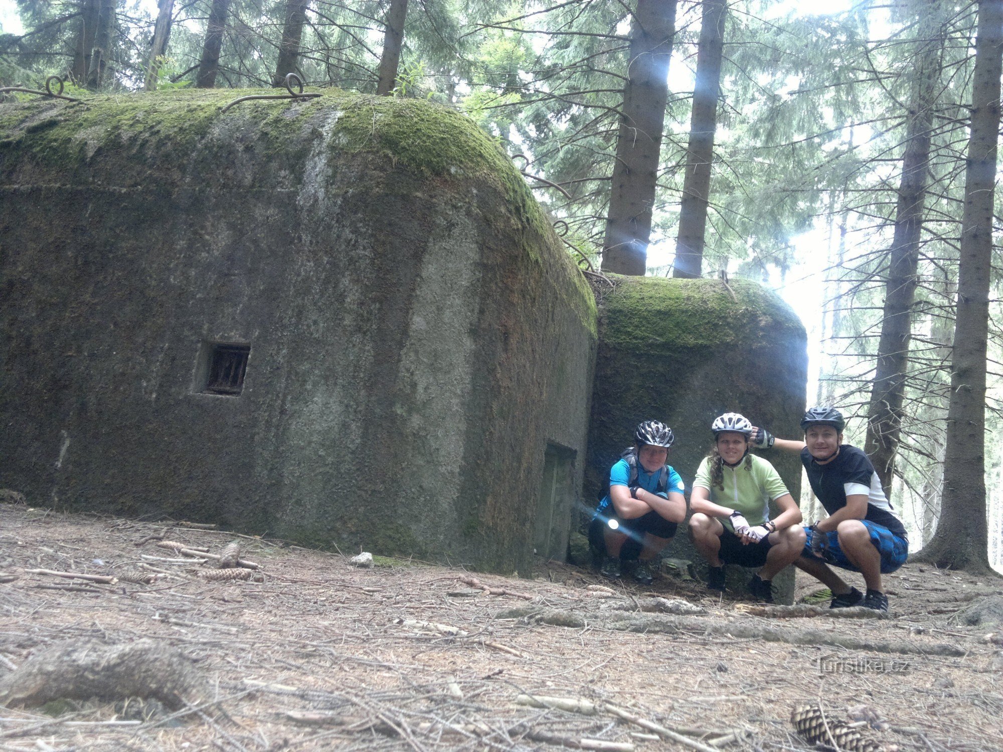 Onderweg kwamen we nog andere kleinere bunkers tegen.