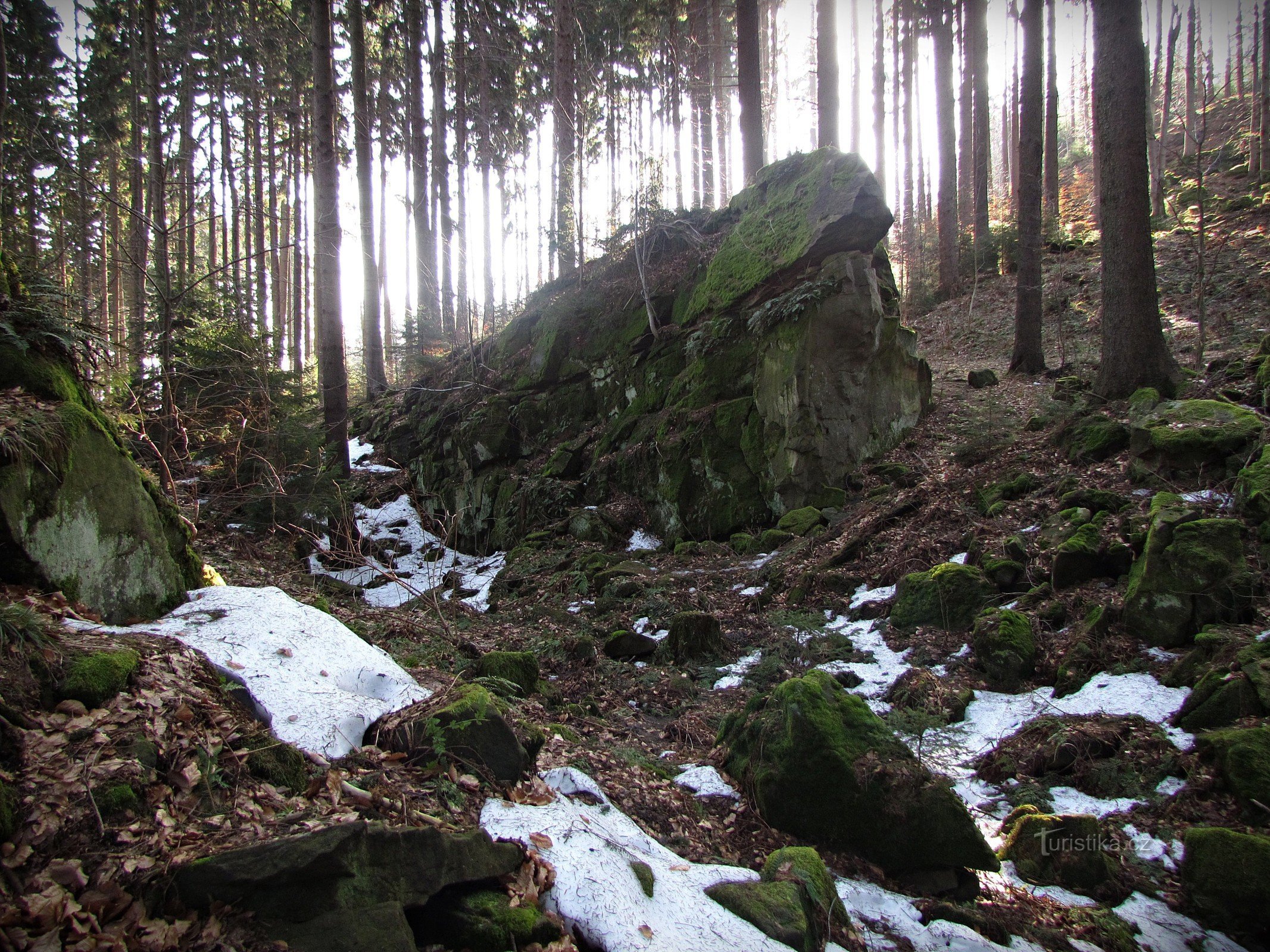 Entlang des Kamms der Vizovice-Berge von Lidečko nach Drnovice