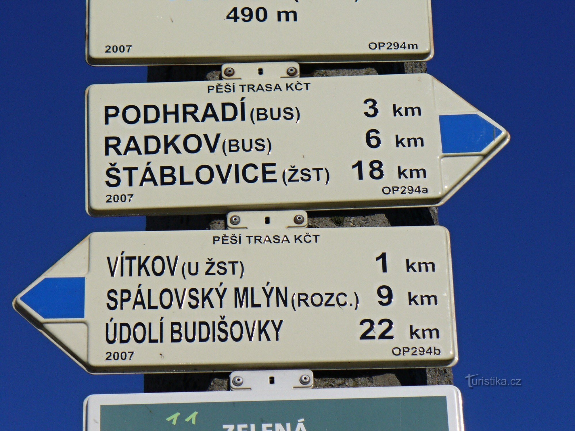 Følg den blå vej til Podhradí