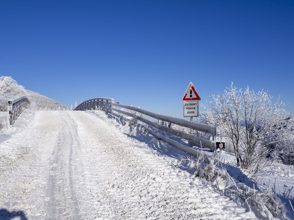 Über die Brücke