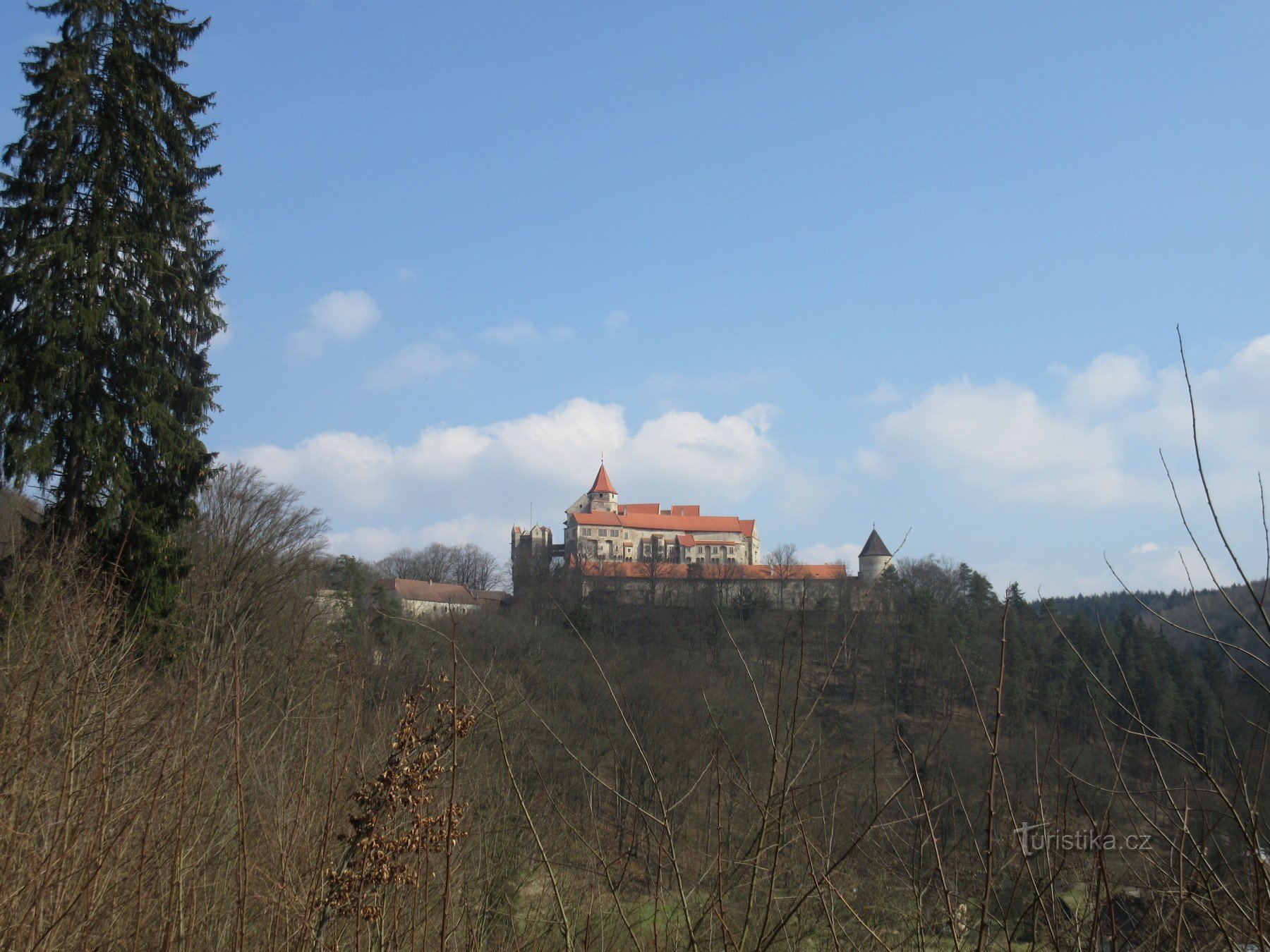 Lungo percorsi didattici fino al castello di Pernštejn