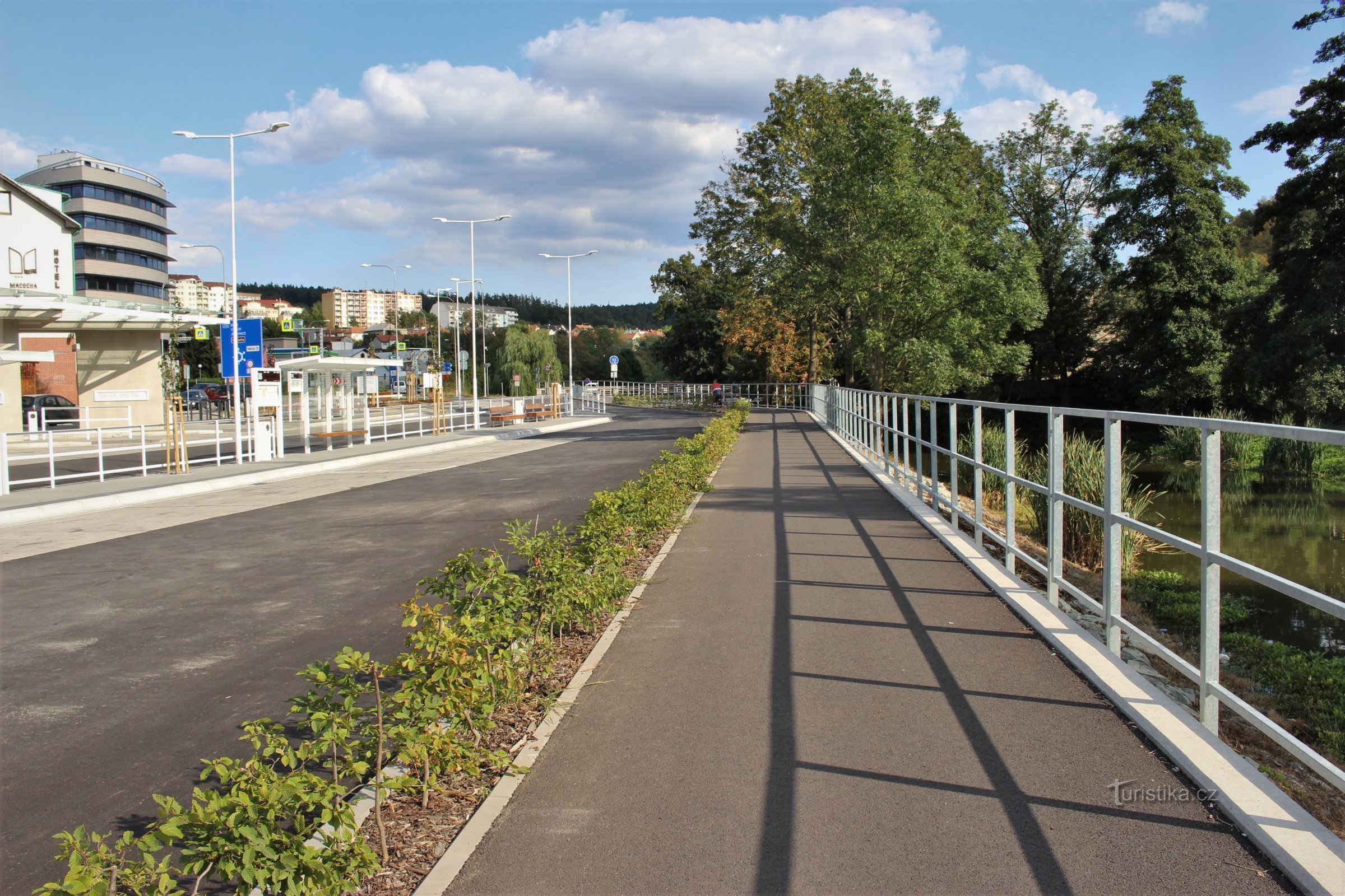 En bordure de la gare routière