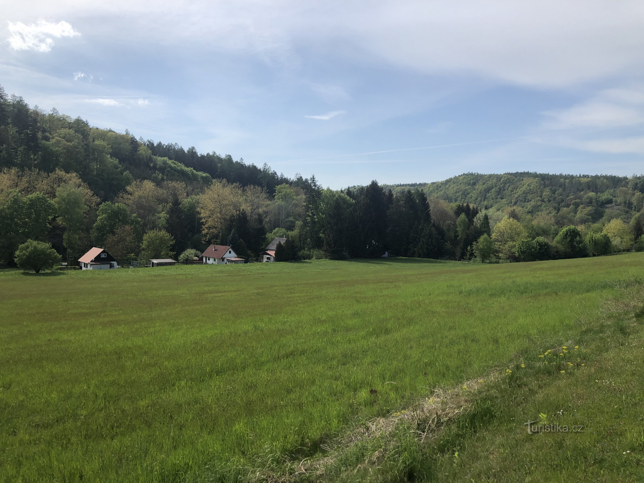 Längs högra stranden av Sázava