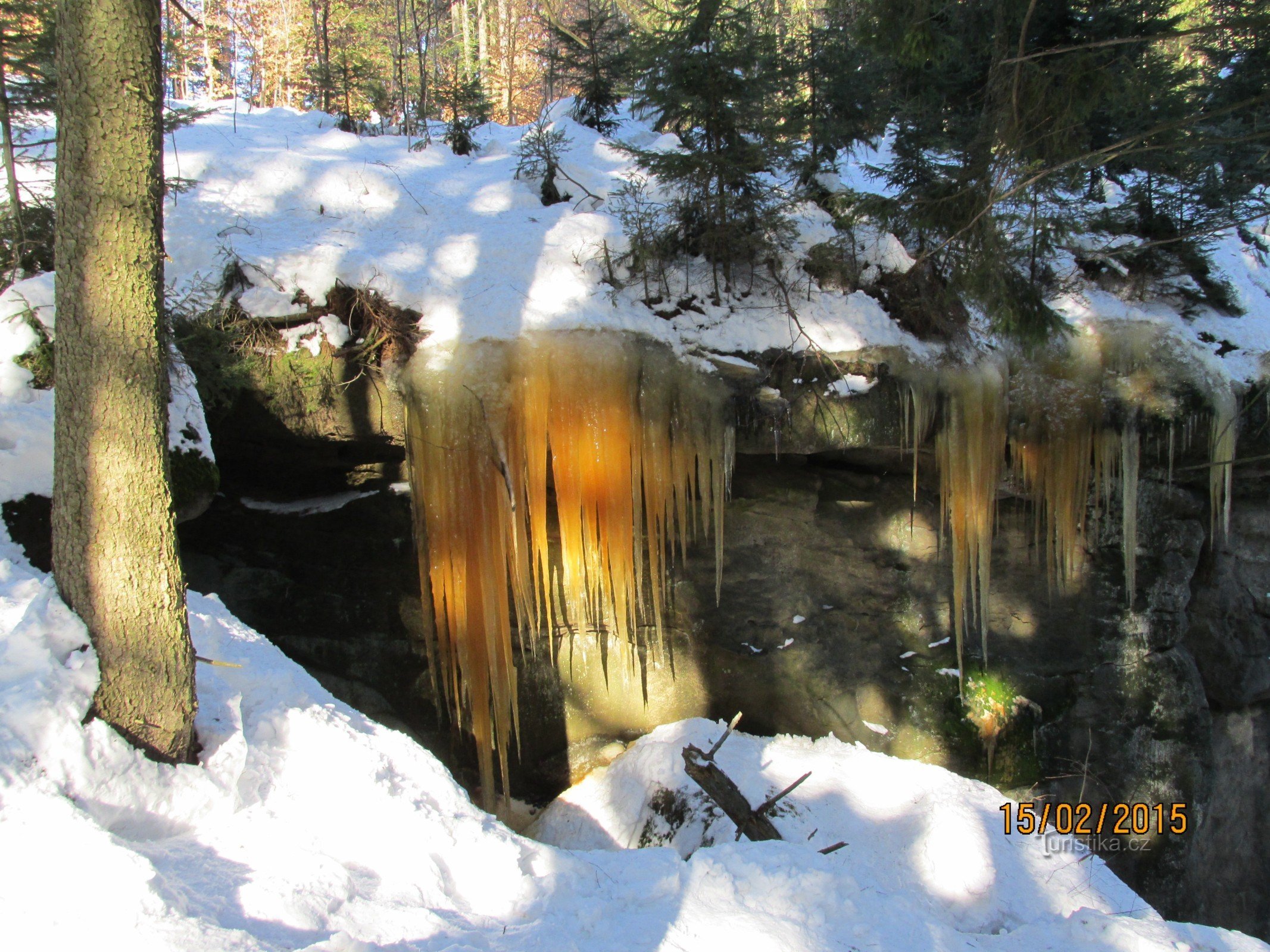 Nach einem Bericht in ČT hinter den Pulčín-Eisfällen