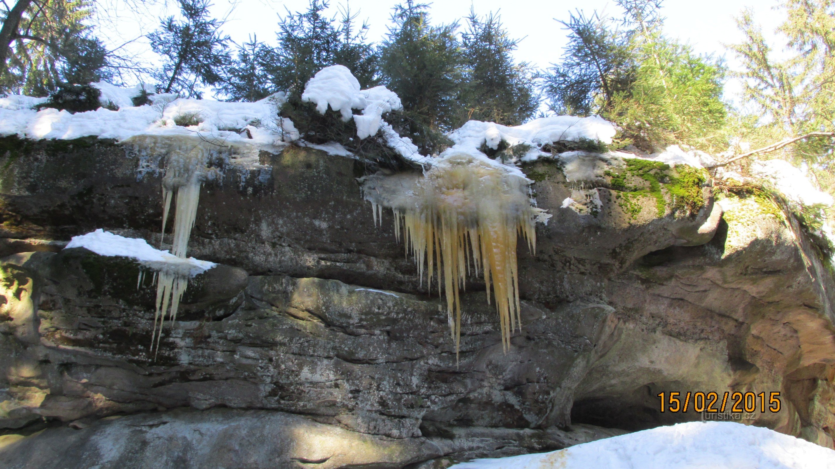 Nach einem Bericht in ČT hinter den Pulčín-Eisfällen