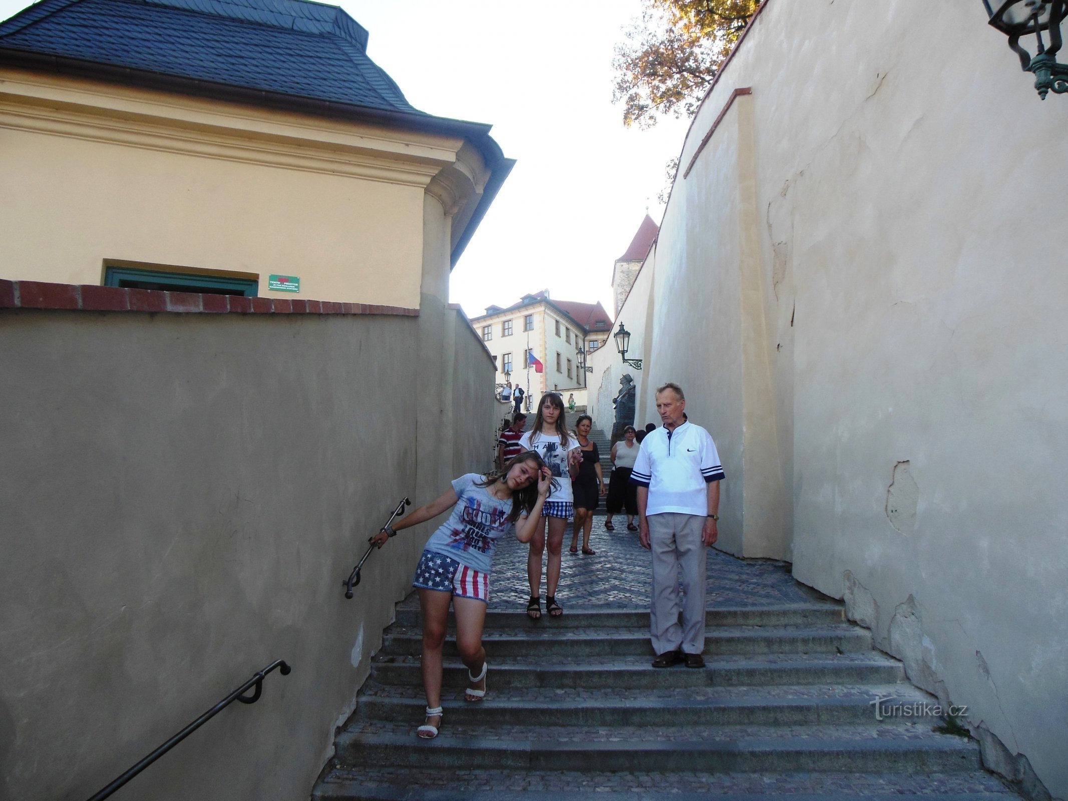 Subindo as escadas do velho castelo, subindo as escadas de pedra... como Waldemar Matuška cantou