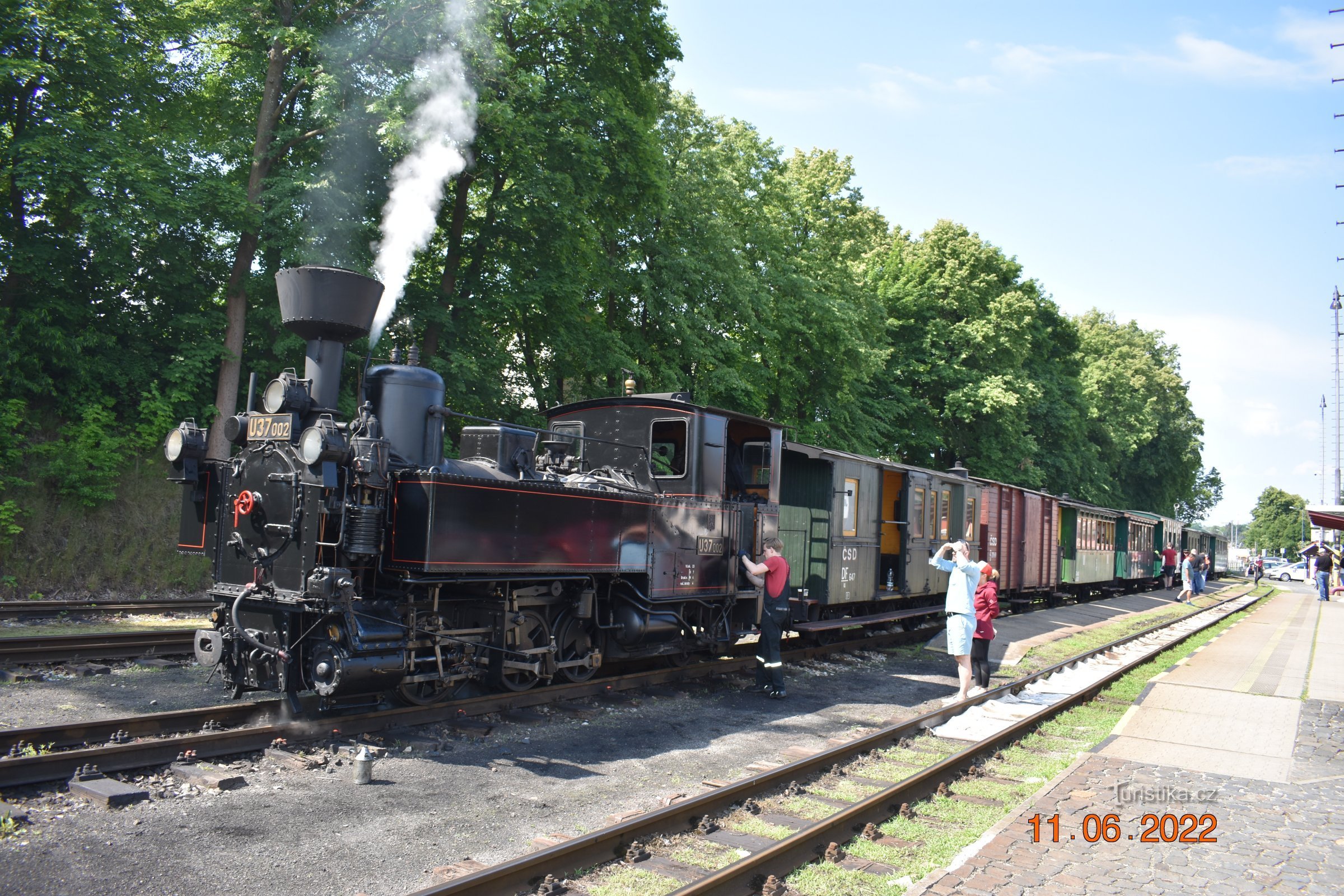 Em um trem a vapor de bitola estreita pelo Canadá tcheco