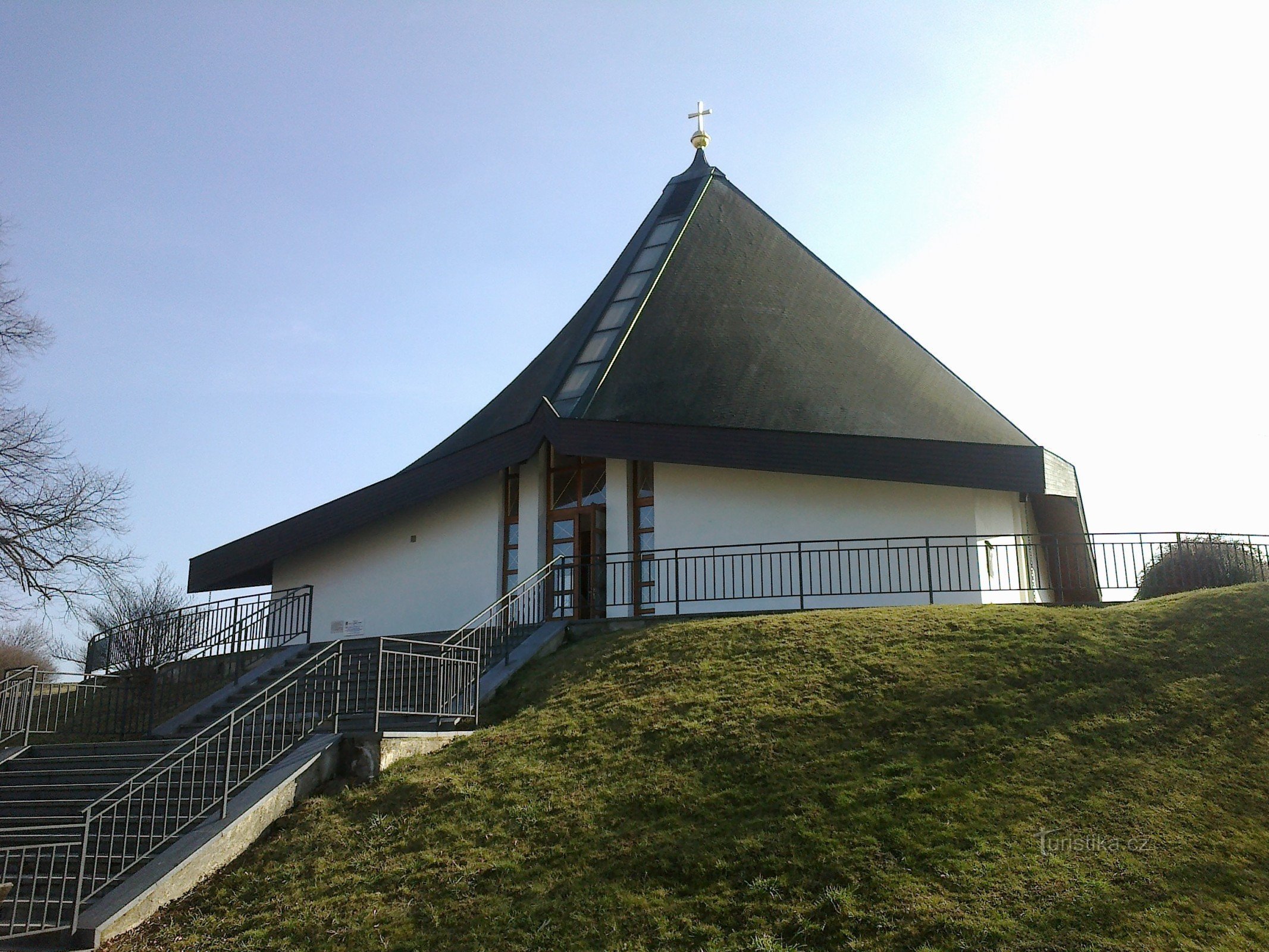 Sous la chapelle