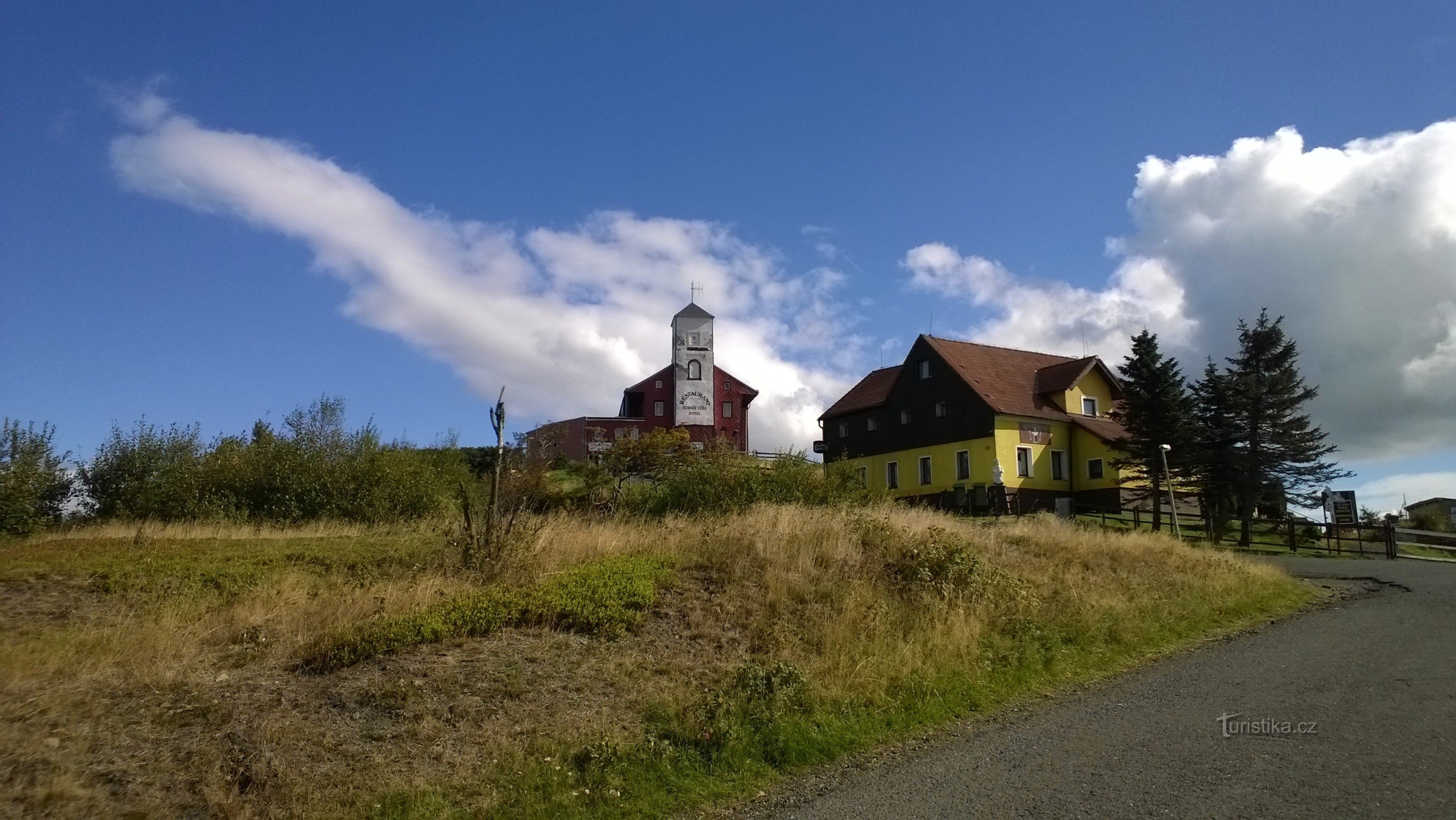 Under Komáří-tårnet.