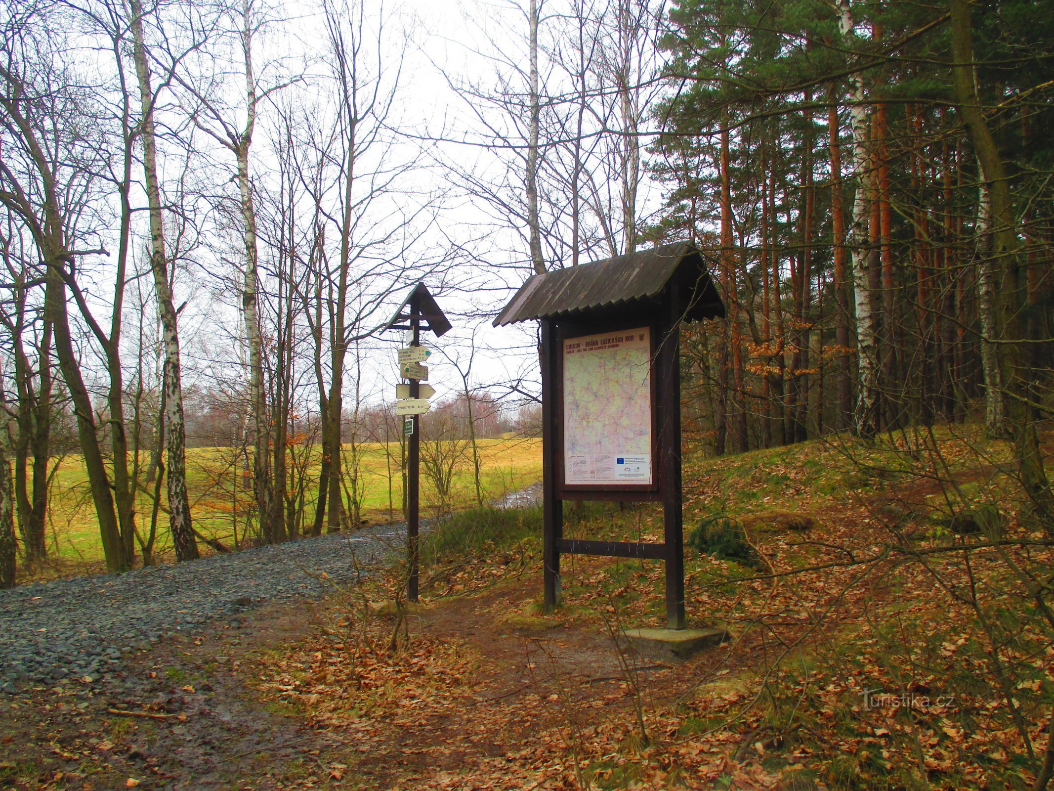 Metsäteatterin alla