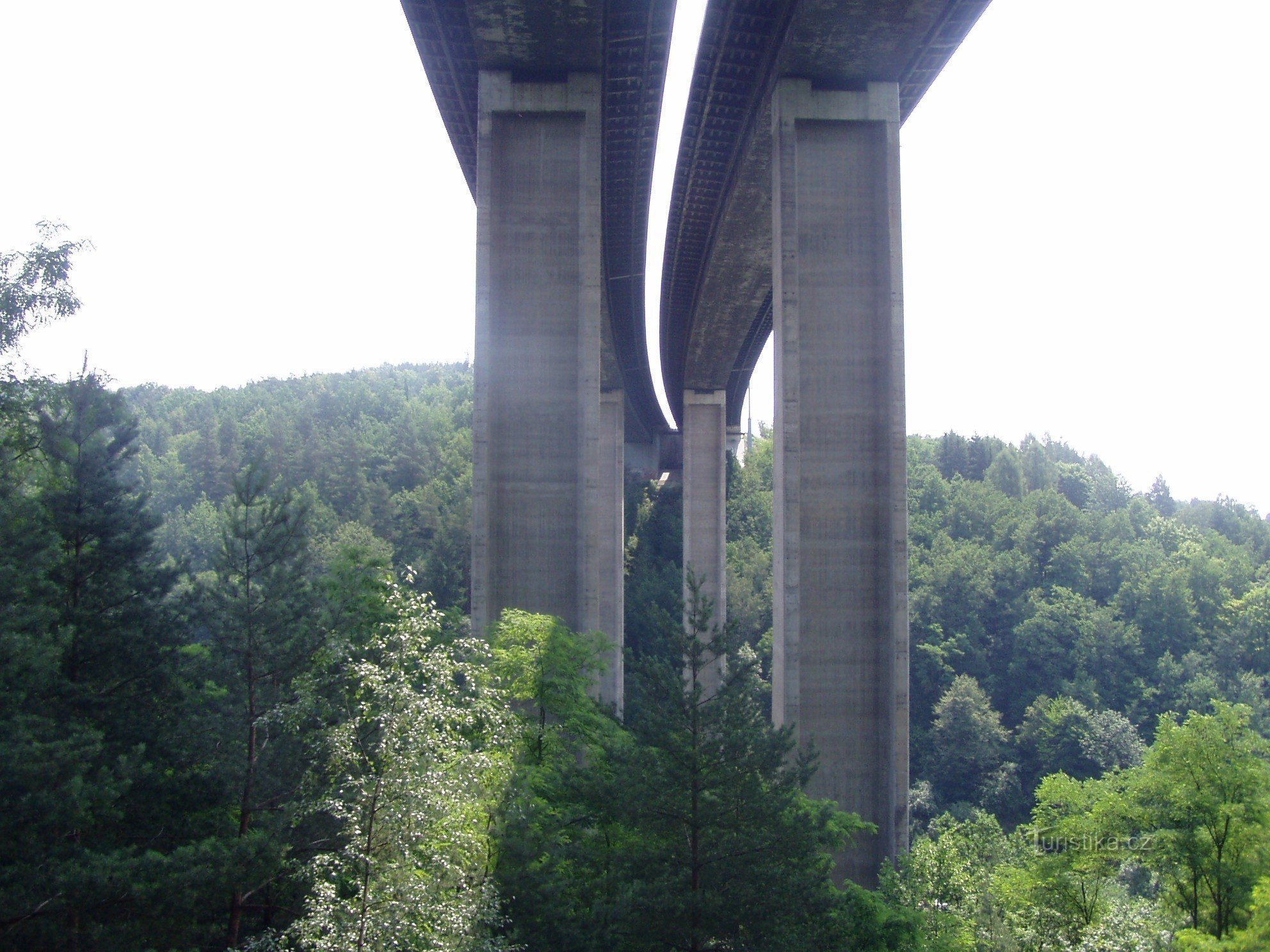 under en bro