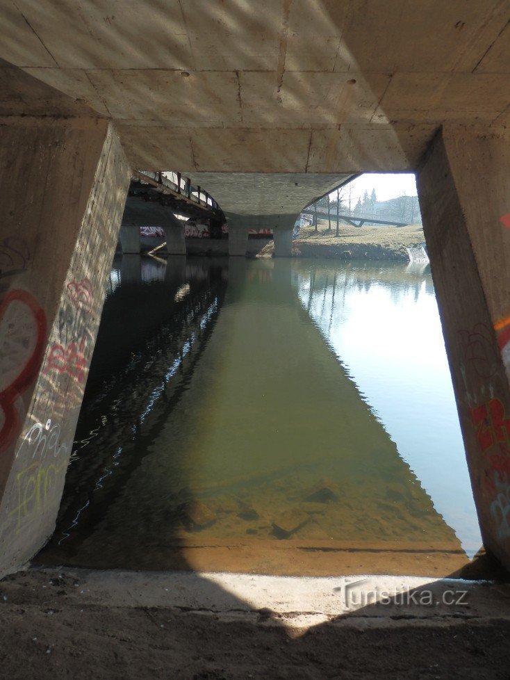 Under the bridge, view from the right bank to the hospital