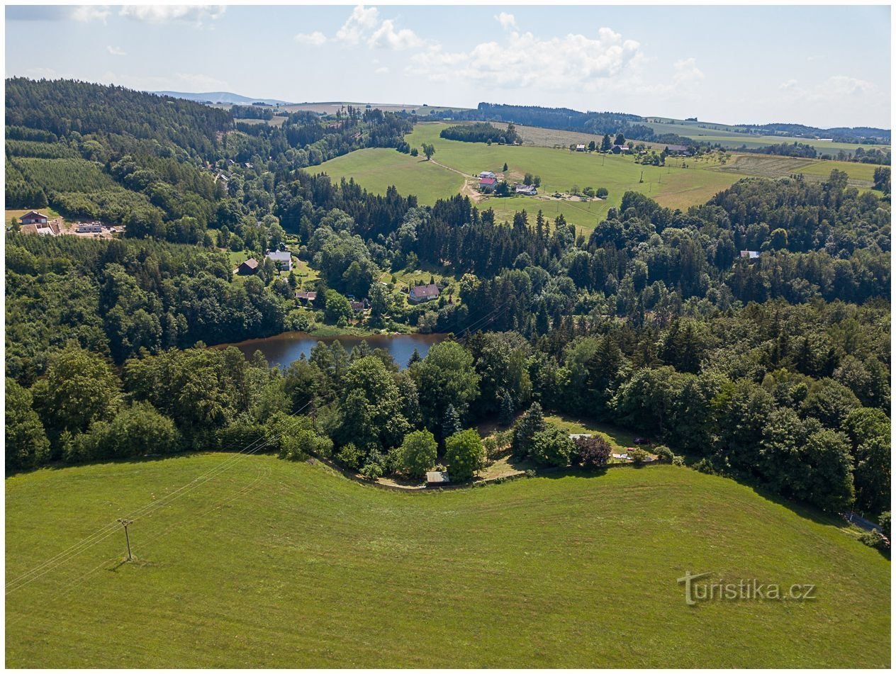 Under dæmningen over Nekoř-reservoiret