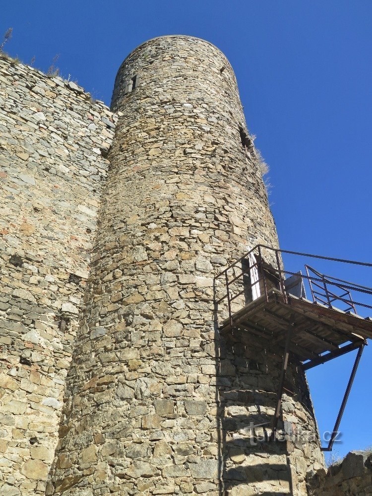 debajo de la torre