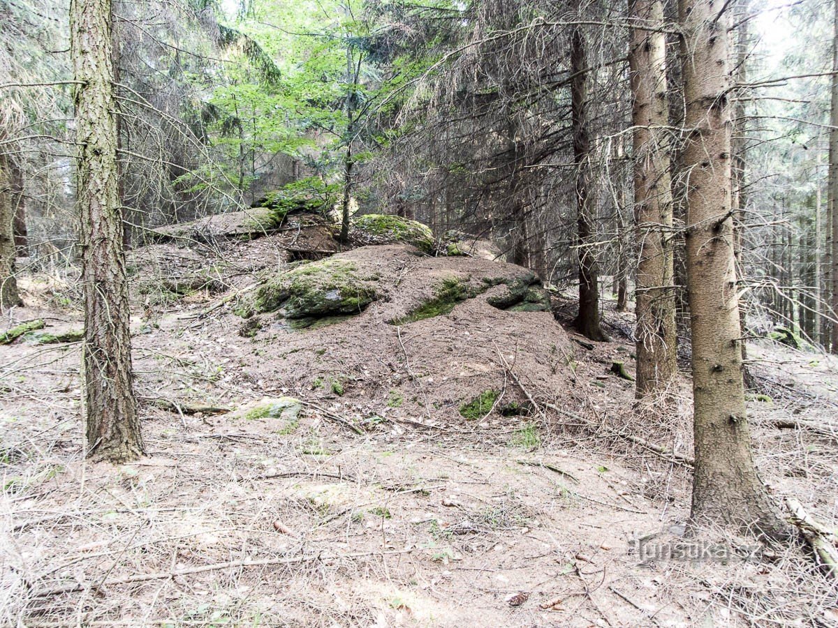 Below the peak is a small grouping of rocks