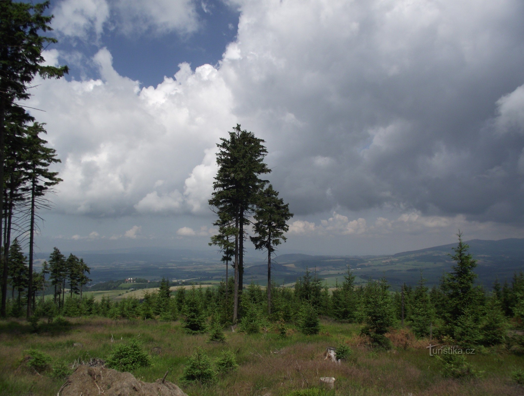 abaixo do topo de Jęráb ... com vista para Hedeč