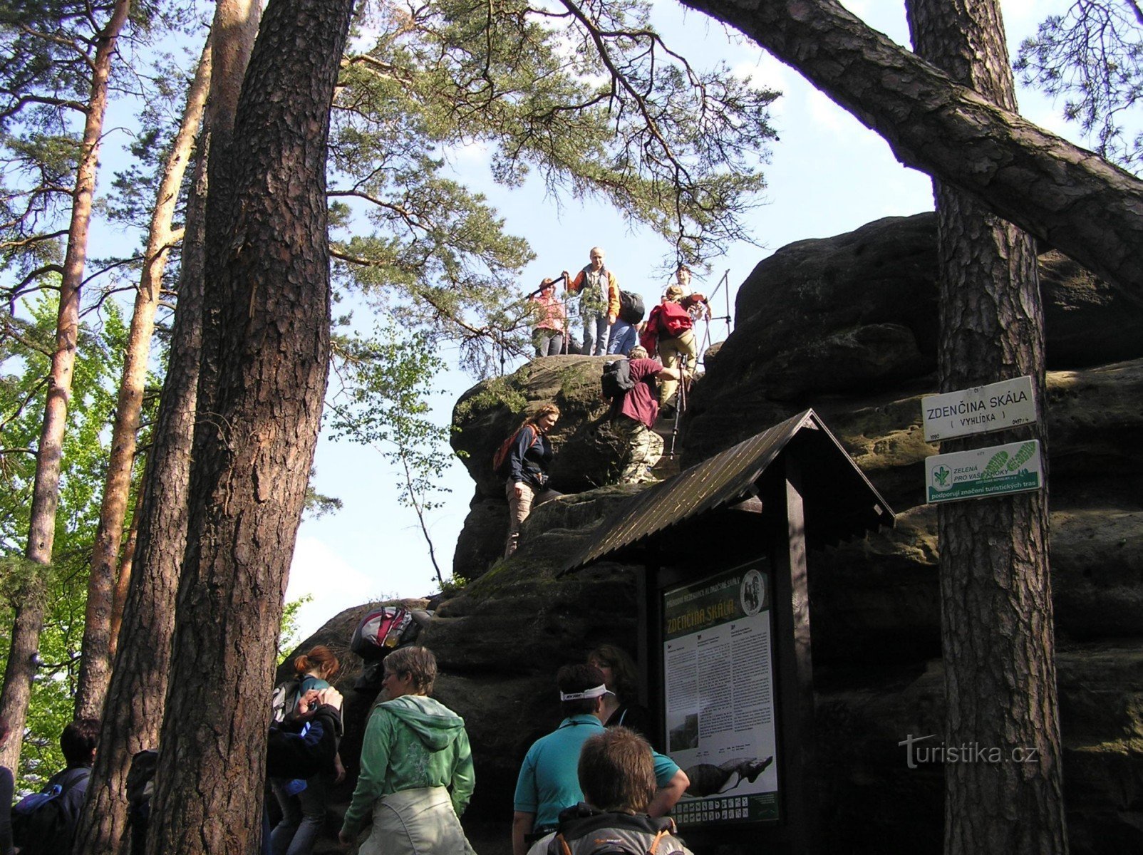 unter dem Aussichtspunkt auf dem Zdenčina-Felsen