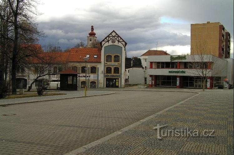 Podbořany: Kulturzentrum auf dem Hauptplatz